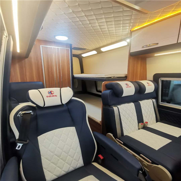 福特v348新全顺长轴高顶6座生产厂家私人定制拖挂式房车图片福特v348