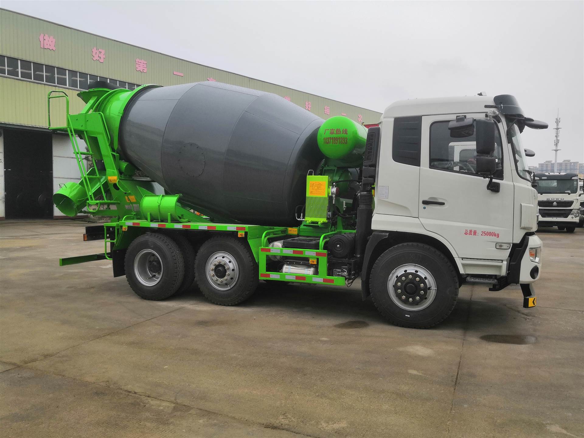 8方后八轮搅拌车报价