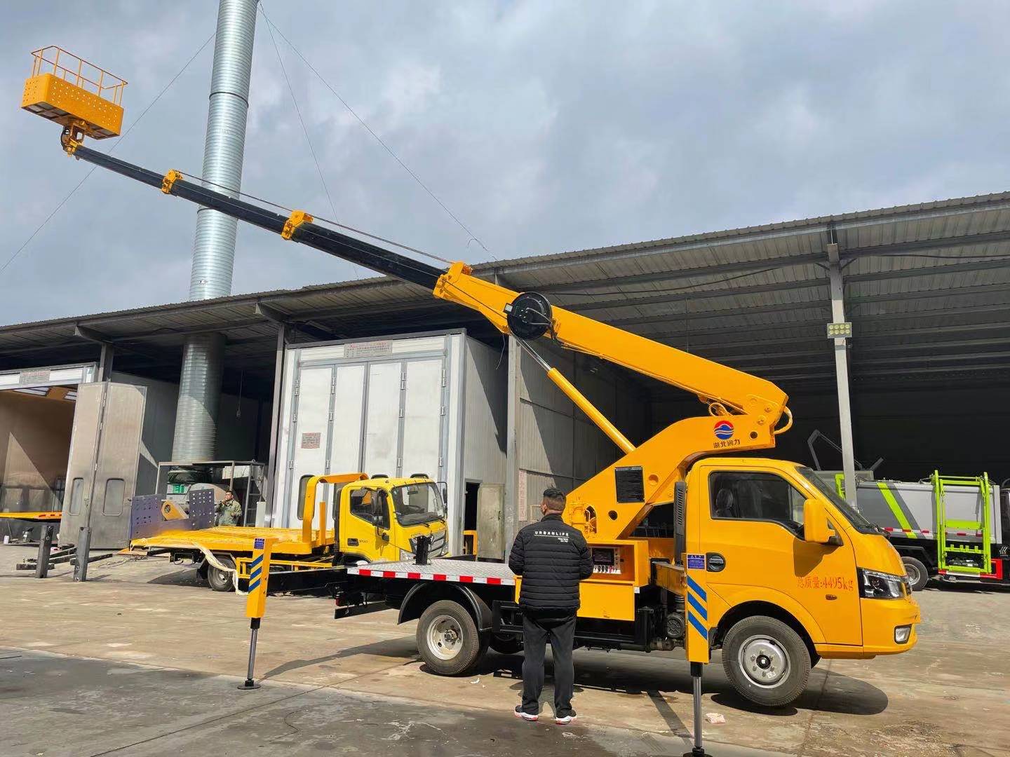 直臂升降车价格举升高度16米20米22米可选上蓝牌
