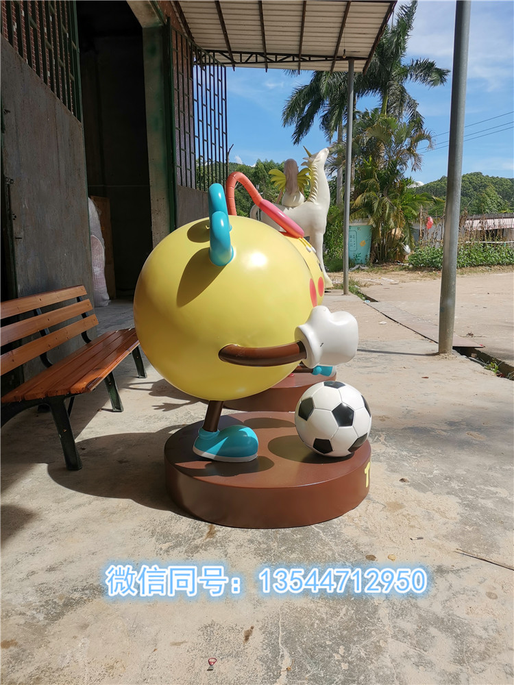 雕塑厂家玻璃钢卡通公仔-校园卡通雕塑