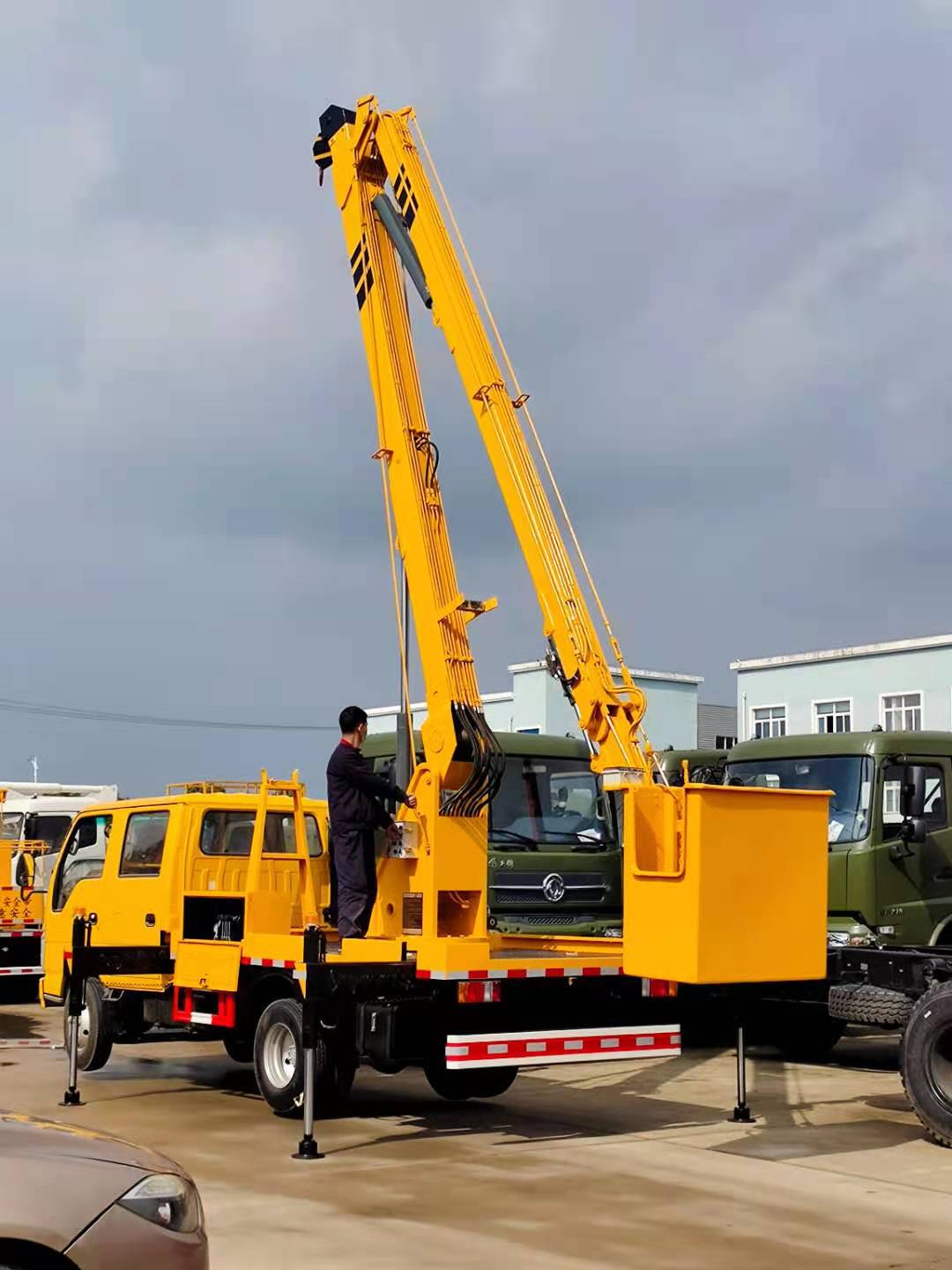 135米折叠式高空作业车室内高空装修车