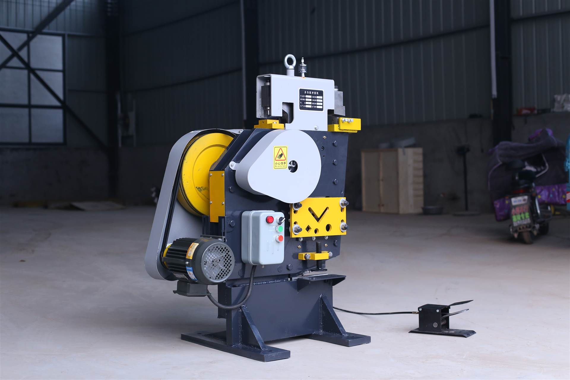 多功能冲剪机电动冲剪机角钢剪切冲孔切角材质好