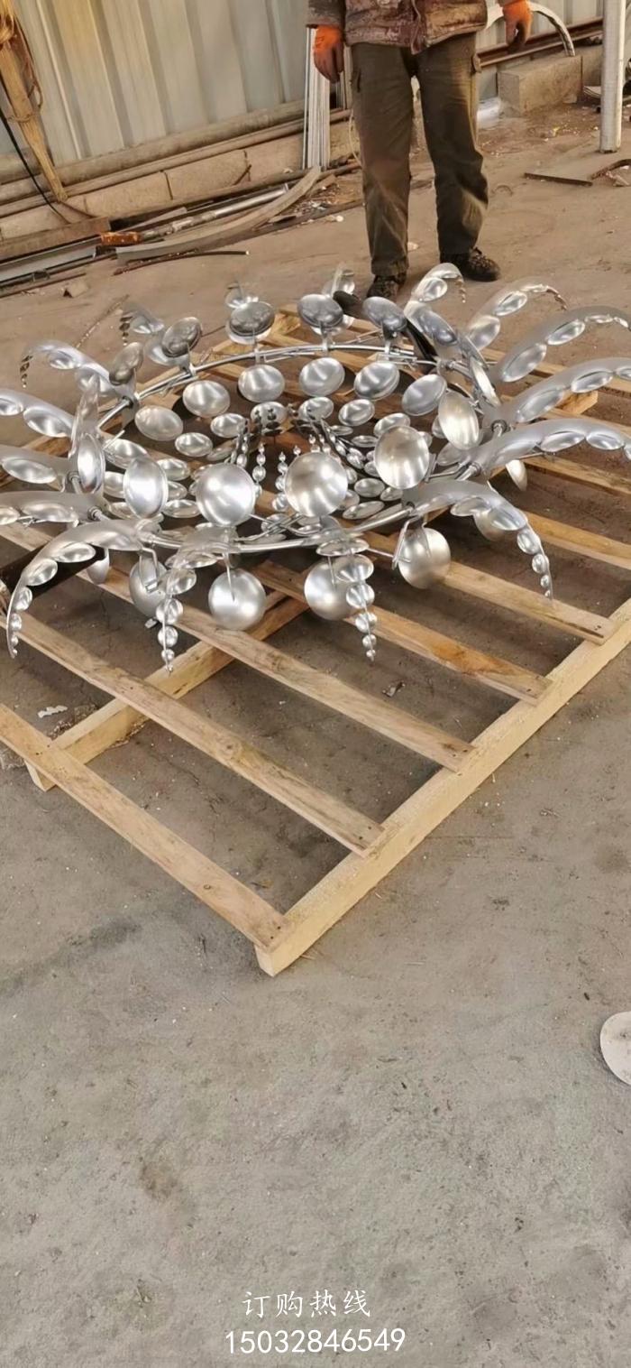 风动精神堡垒雕塑厂家城市户外景区景观设备