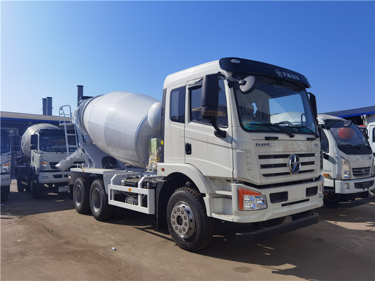 国六豪曼后八轮8方水泥搅拌车价格