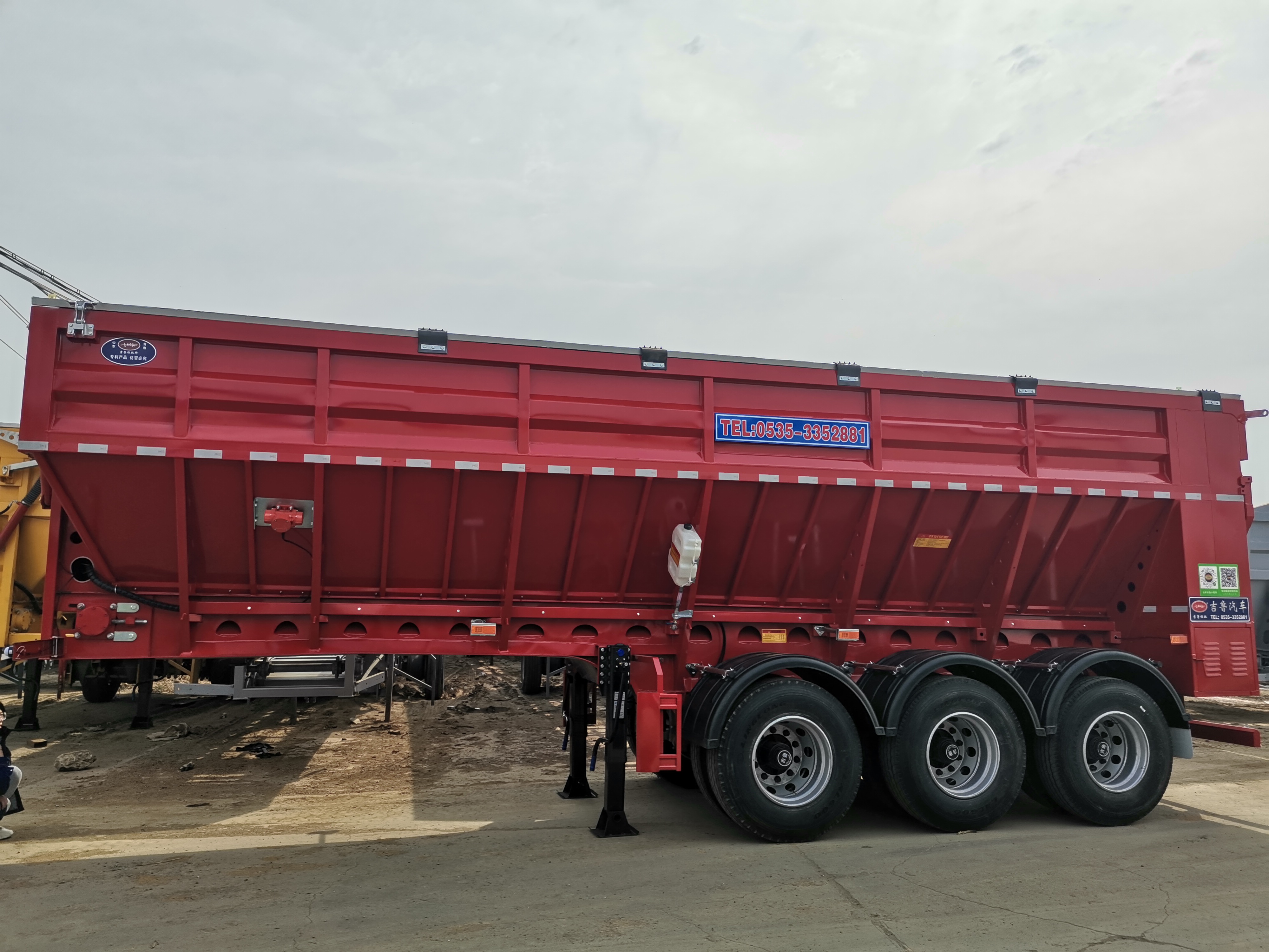 供应自卸挂车输送带卸货车箱式挂车山东吉鲁恒驰