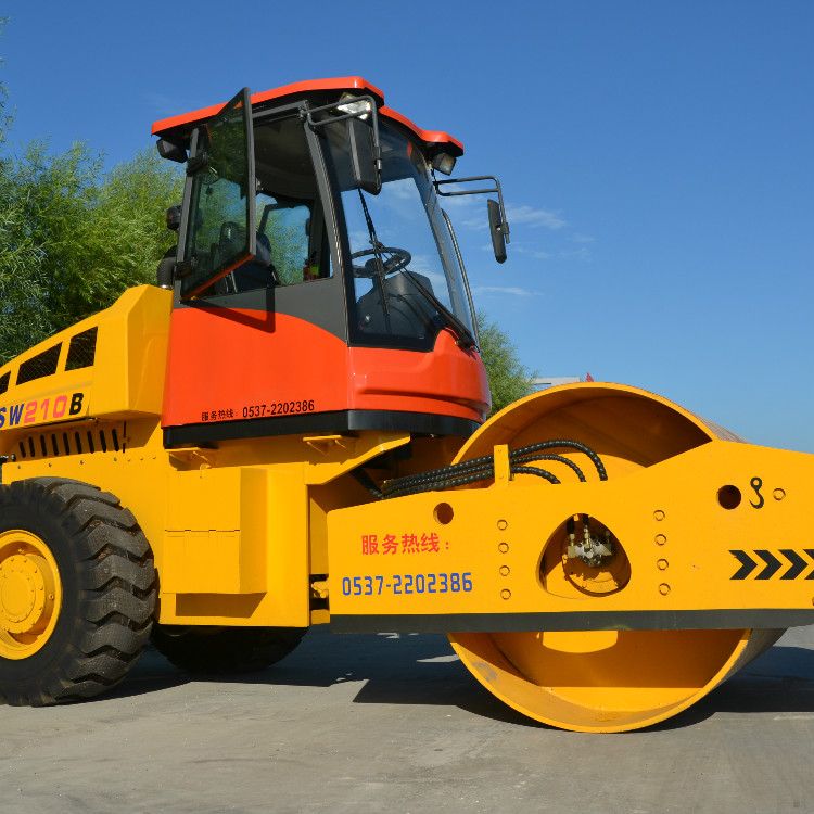 长期供应胶轮压路机座驾式液压压路机沟槽道路压实机