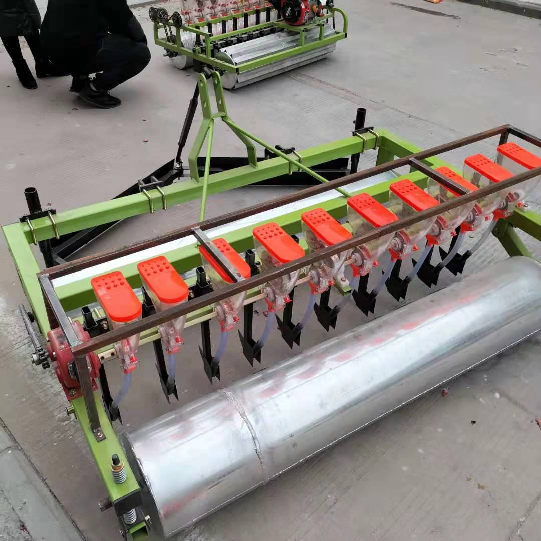 内蒙古牧草穴播机 紫花苜蓿播种机 华晨萝卜精播机