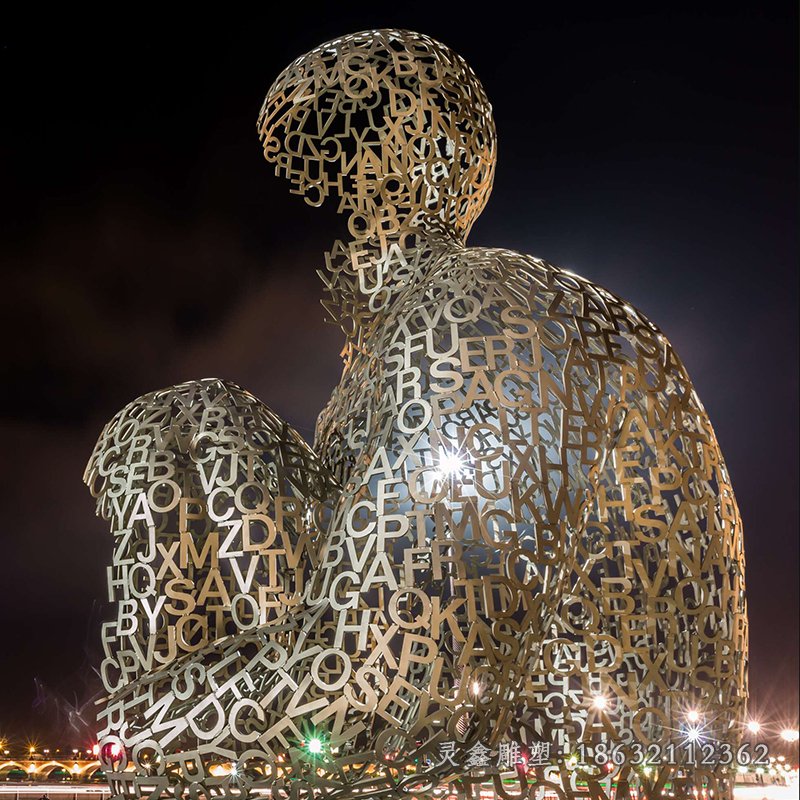 不锈钢景观镂空人物雕塑