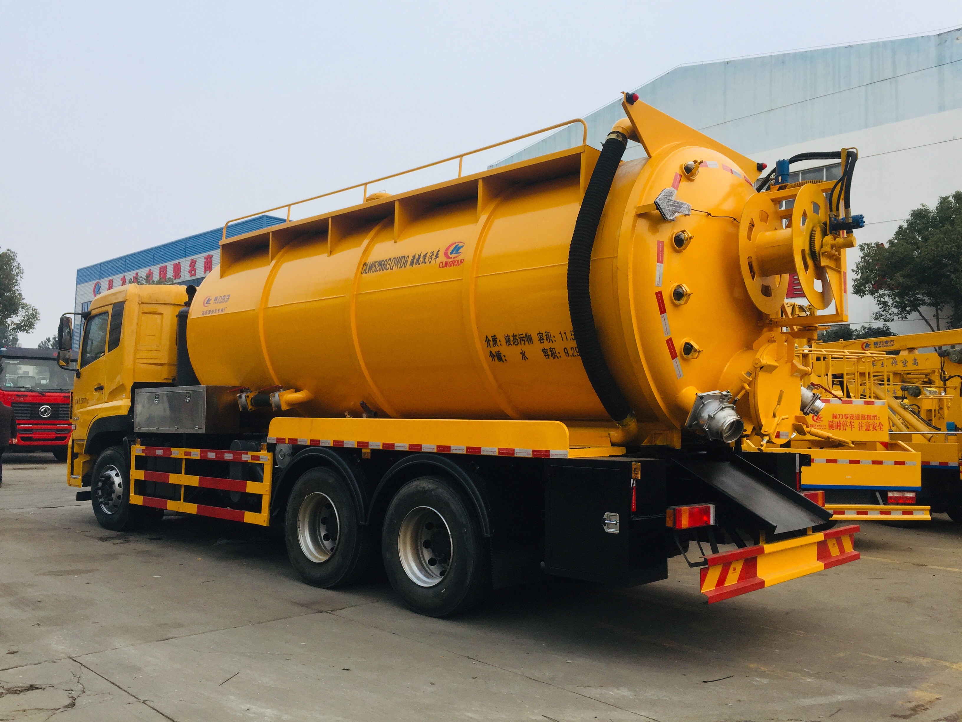 东风天龙ddi350马力国六吸污车