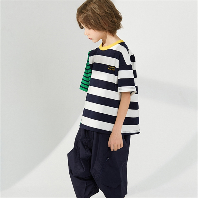 广州市的纯服饰有限公司 产品展厅 >品牌童装批发 青蛙王子儿童套装