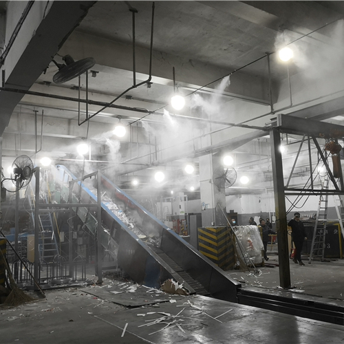 喷雾的同时地面几乎无明显落水,不影响工人的生产和操作,车间喷雾除尘