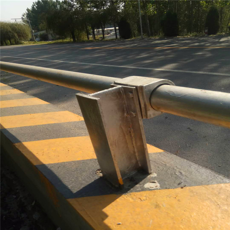 护栏支架,铸铁支架,防撞护栏支架,高速公路护栏铸铁管架,桥栏管托
