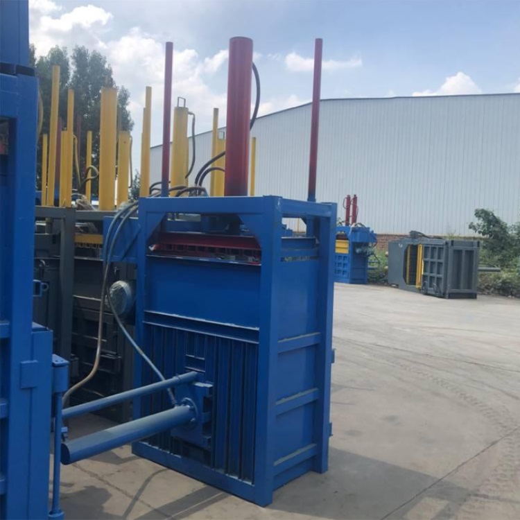 小型全自动牧草打包机600公斤立式废纸打包机泓深源头厂家