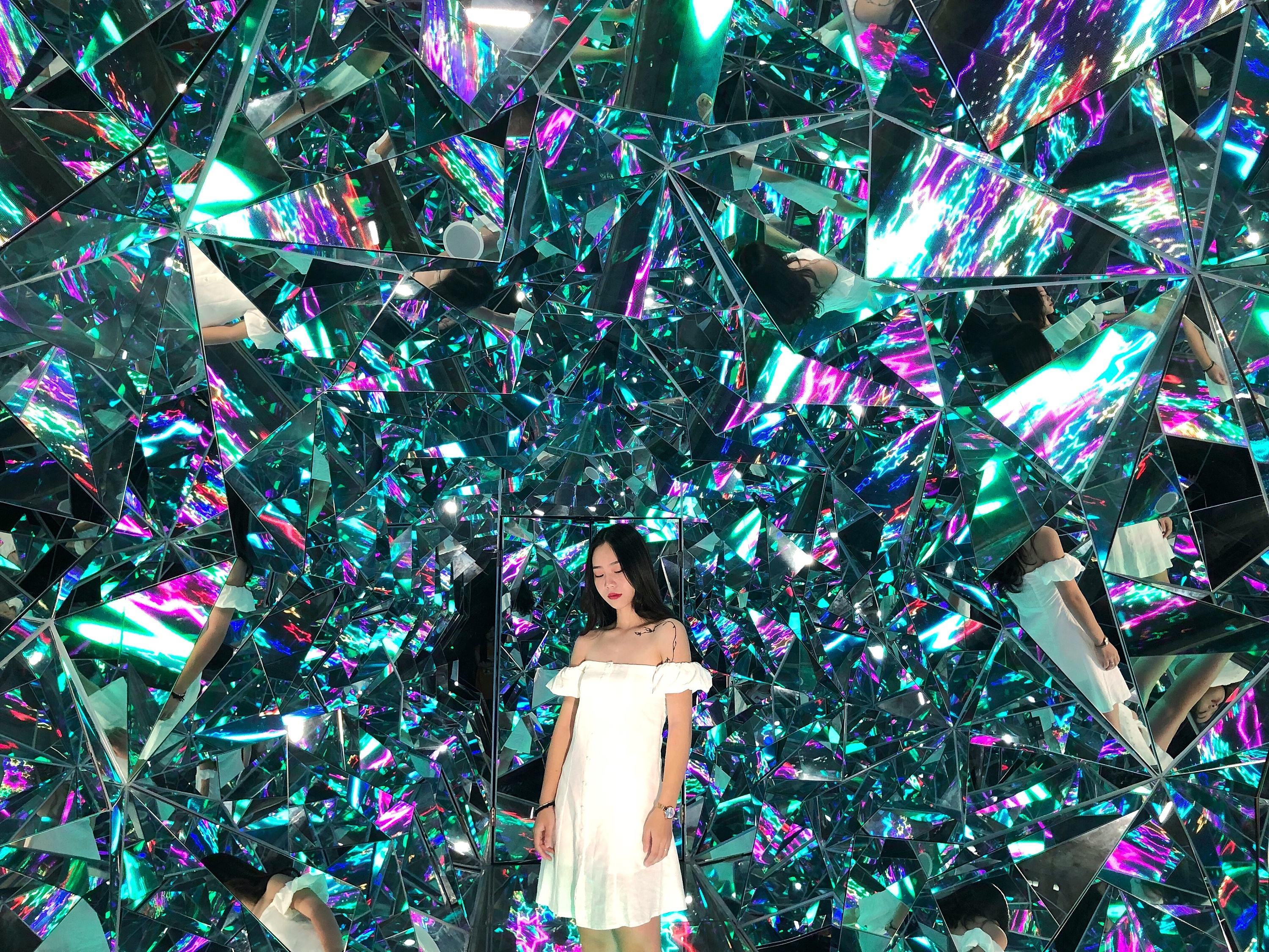 钻石隧道led脚踏屏玻璃折镜打卡拍照互动装置