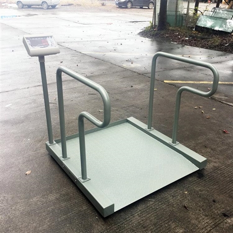 贵州300公斤透析称重秤 带斜坡碳钢轮椅电子秤