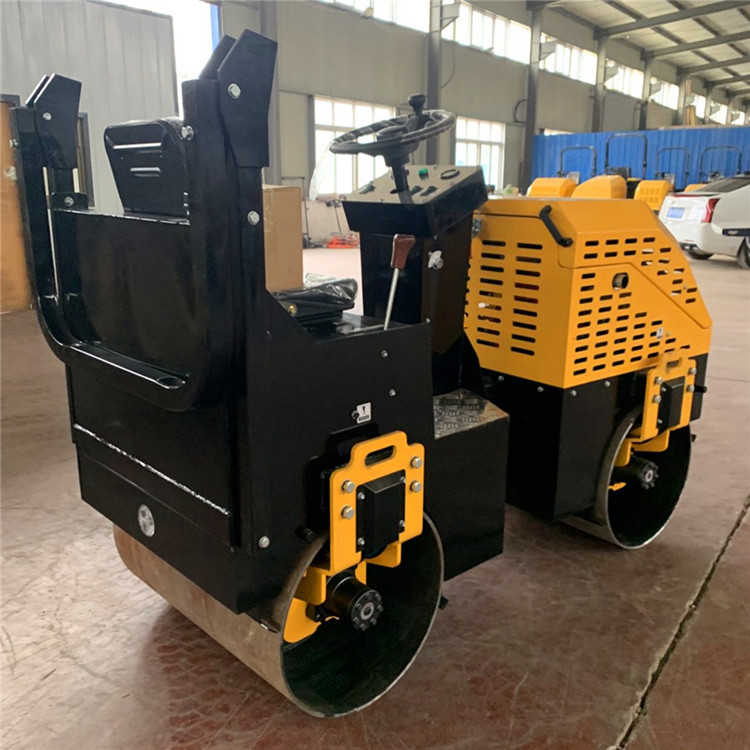 鼎诚压草机座驾式一吨草坪压实机马尼拉草坪碾压机