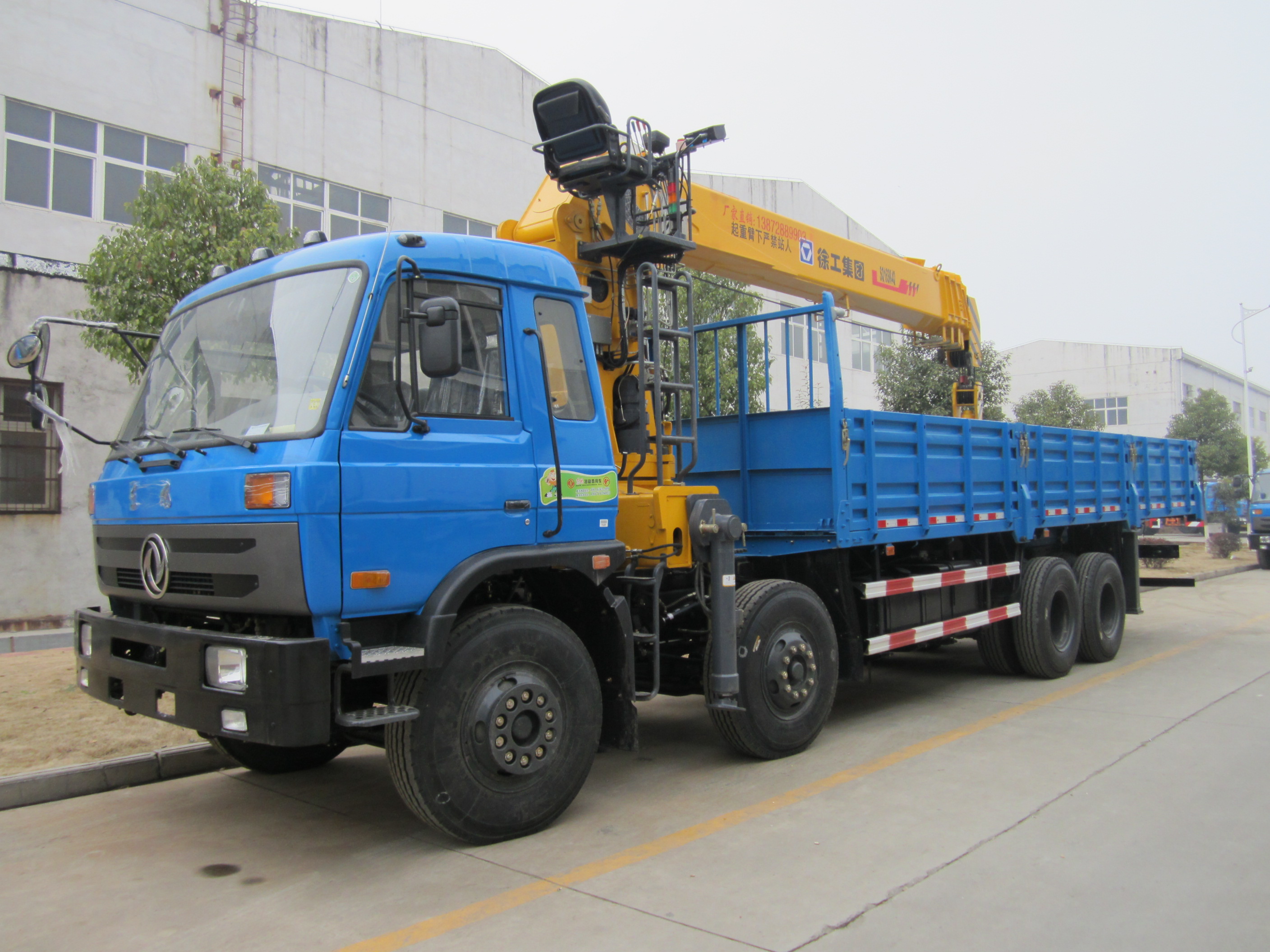 小多利卡随车吊机生产厂家销售