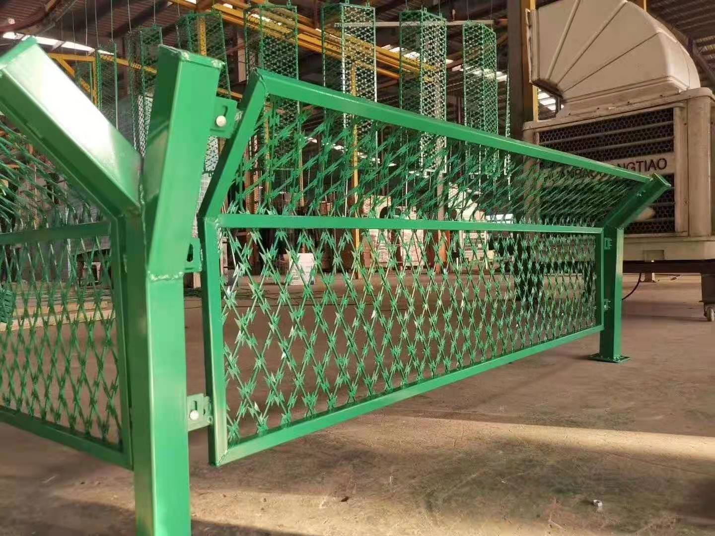 y型柱监狱护栏网 刀片框网隔离栅机场隔离网