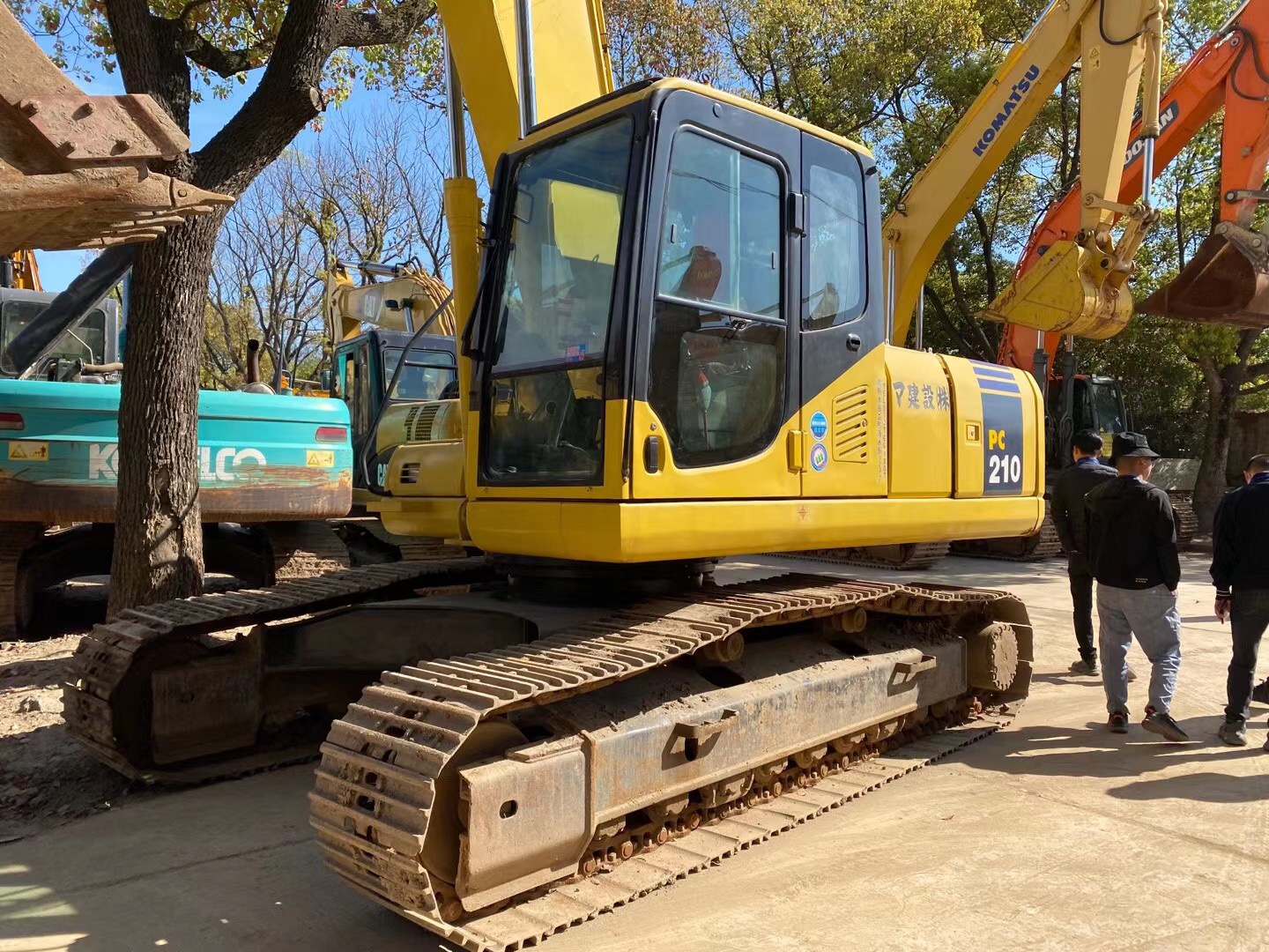 小松210二手挖掘机全国包送包干活