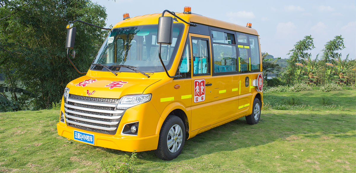 五菱汽油校车