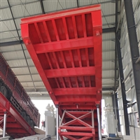 性能高 挖掘機自卸車視頻 匯宏挖機卸車皮