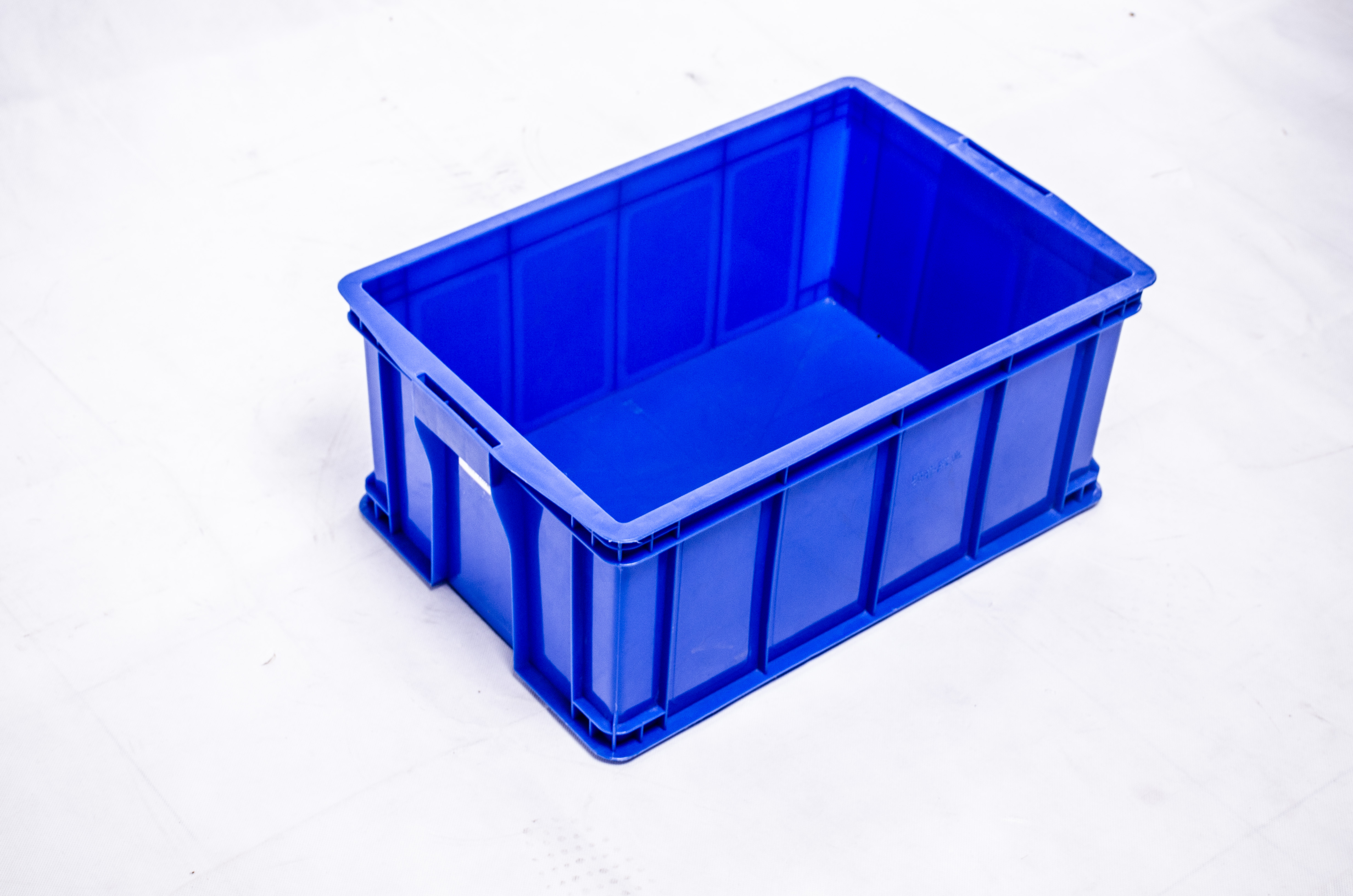 蓝色pe塑料周转箱物流箱产品箱工具箱