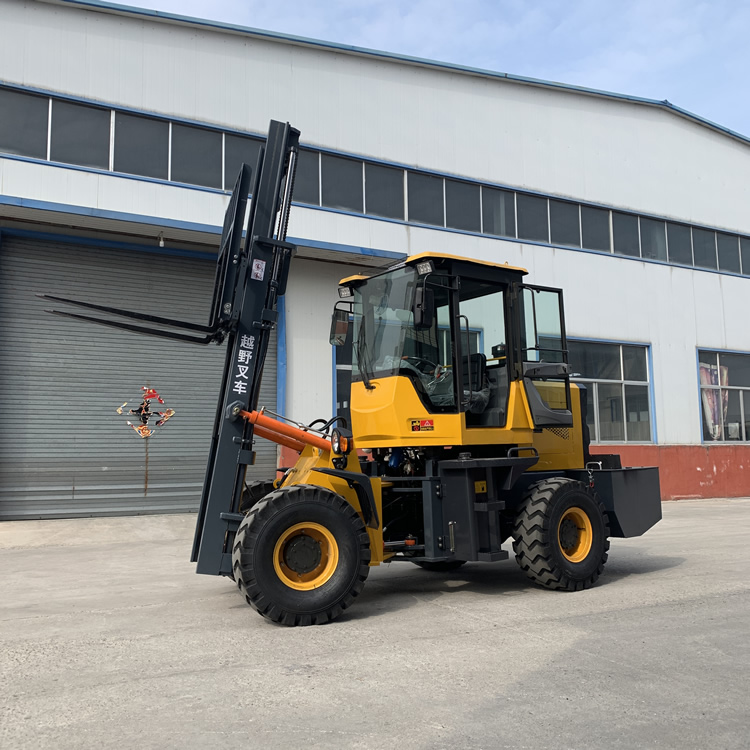 鲁宇重工越野叉车临洮5吨山东越野式叉车