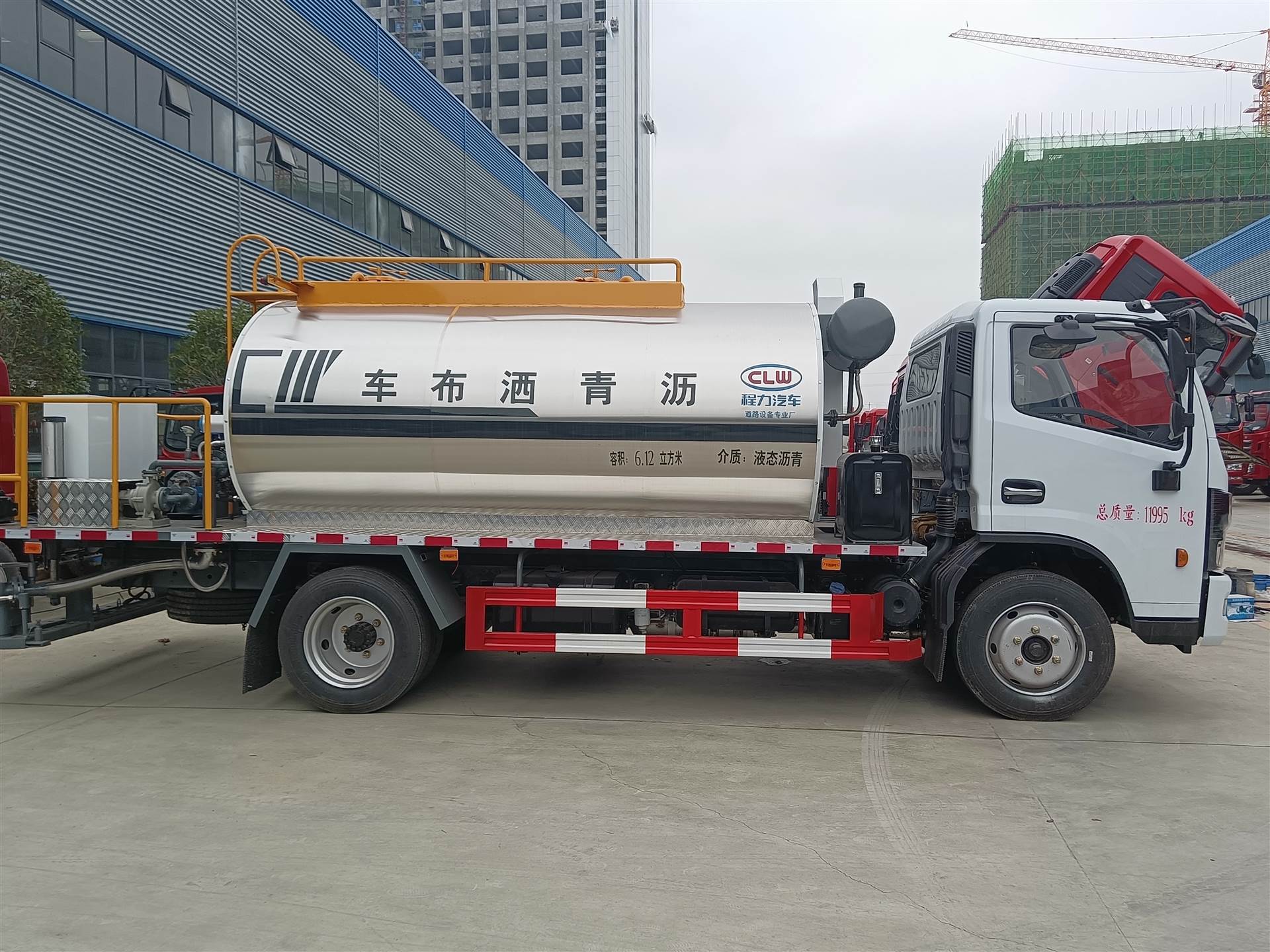 东风d9沥青洒布车9方智能型乳化沥青喷洒车厂家定制1012洒布车