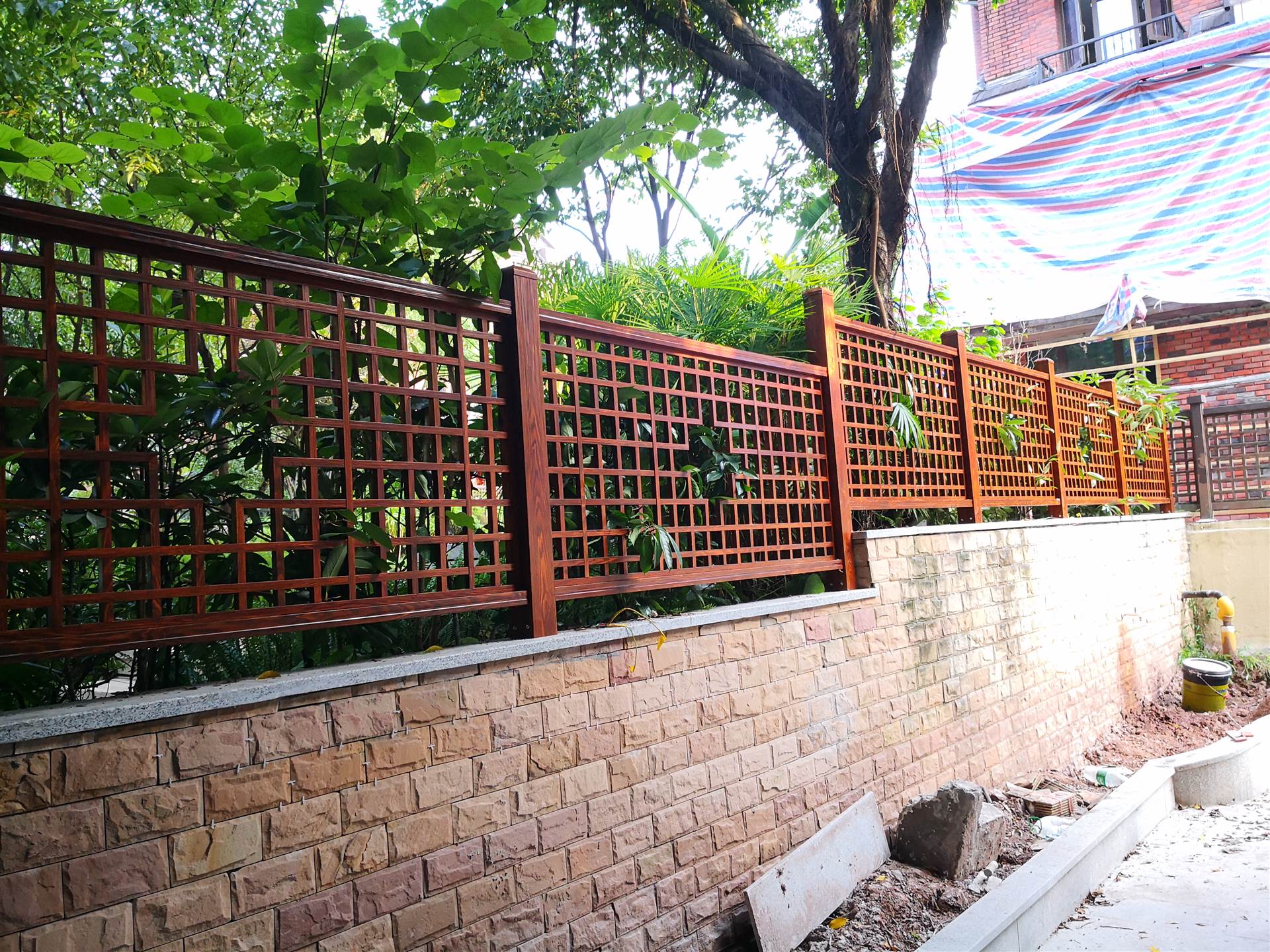 铝合金仿木花格栏杆新型装饰材料木纹定做