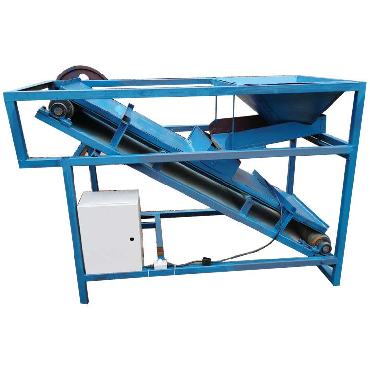 剥壳机,破碎和剥除油籽,坚果外壳的机械.