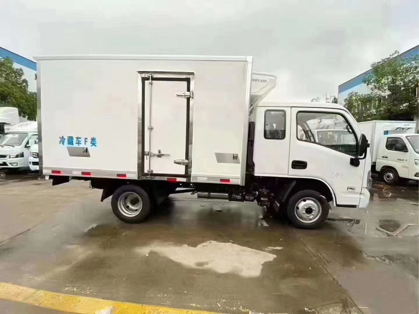 小型跃进小福星肉钩式冷藏车蔬菜水果海鲜冷冻食品运输车