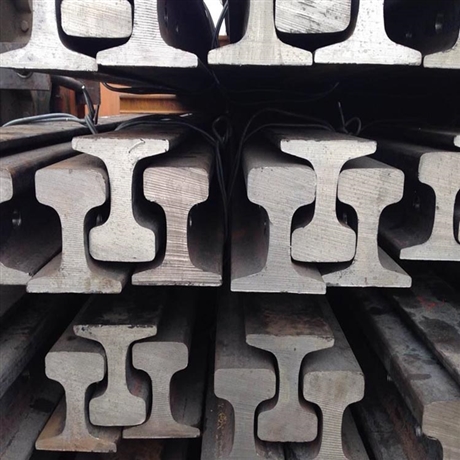 二手轨道钢大量九成新旧43钢轨批发价格云南轨道钢销售