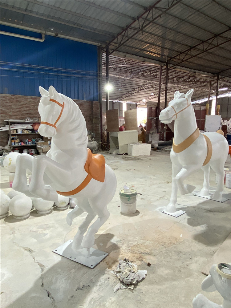 佛山玻璃钢动物雕塑厂玻璃钢马雕塑游乐场景观雕塑作品