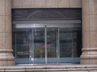 安装理发店玻璃门
