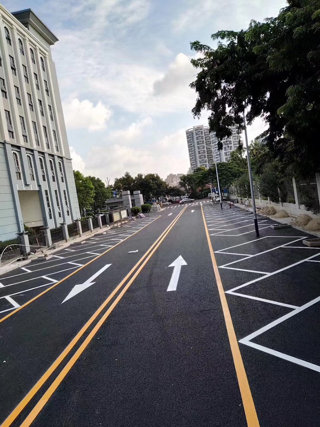 深圳布吉消防通道划线布吉小区道路划线停车位划线价格便宜