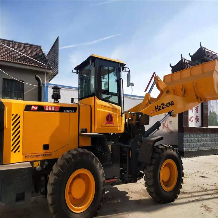 装载机的作用:主要用于铲装土壤,砂石,石灰,煤炭等散状物料,也z可对