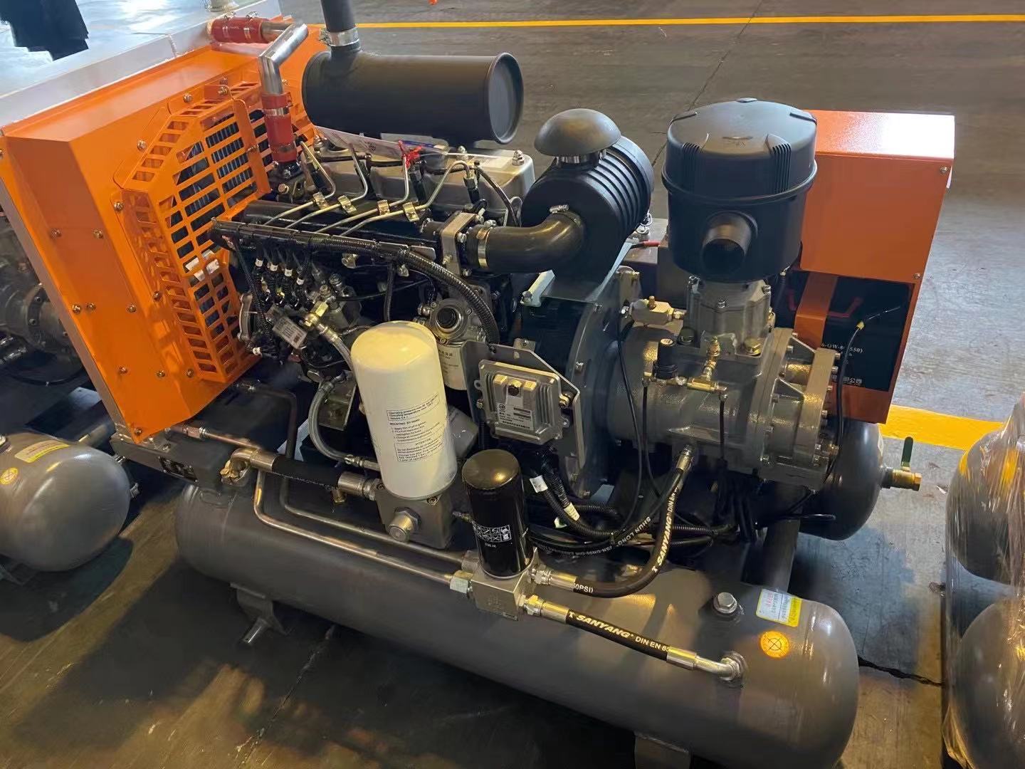 志高柴油螺杆空压机40cky -8 压力气量足路政工程用带风镐带凿岩机