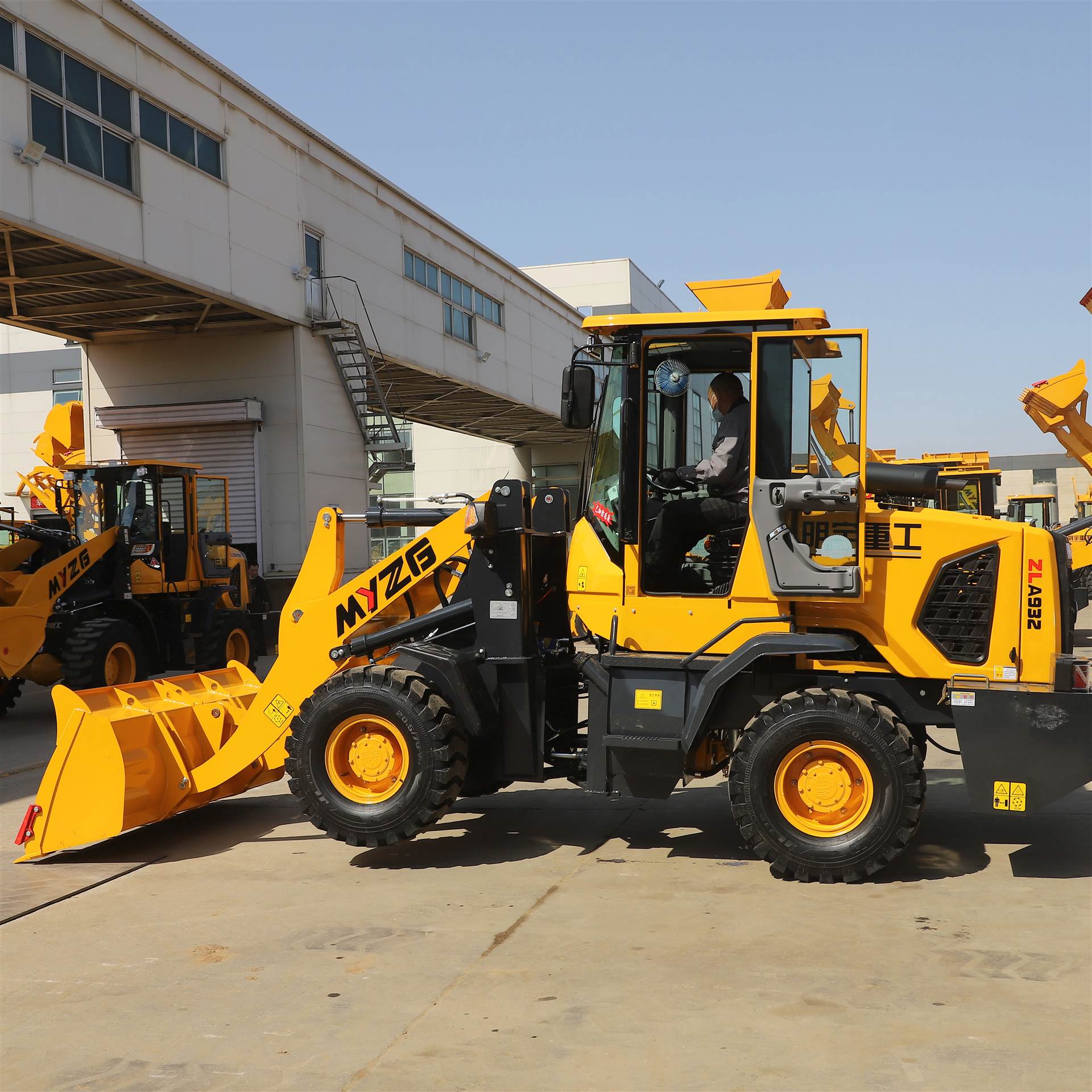 装载机建筑工程沙土石子多功能小型柴油装载机农用推土铲车抓草机