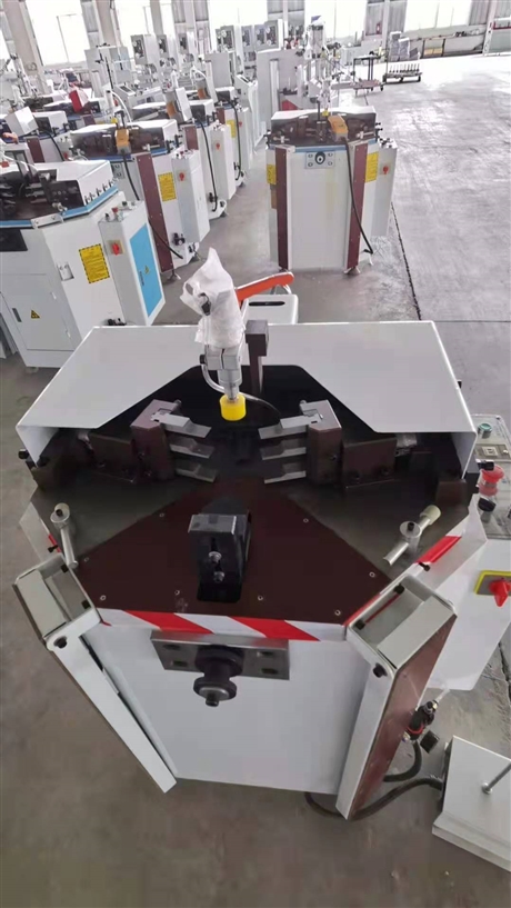 断桥铝门窗设备一套有几台 定西断桥铝设备价格