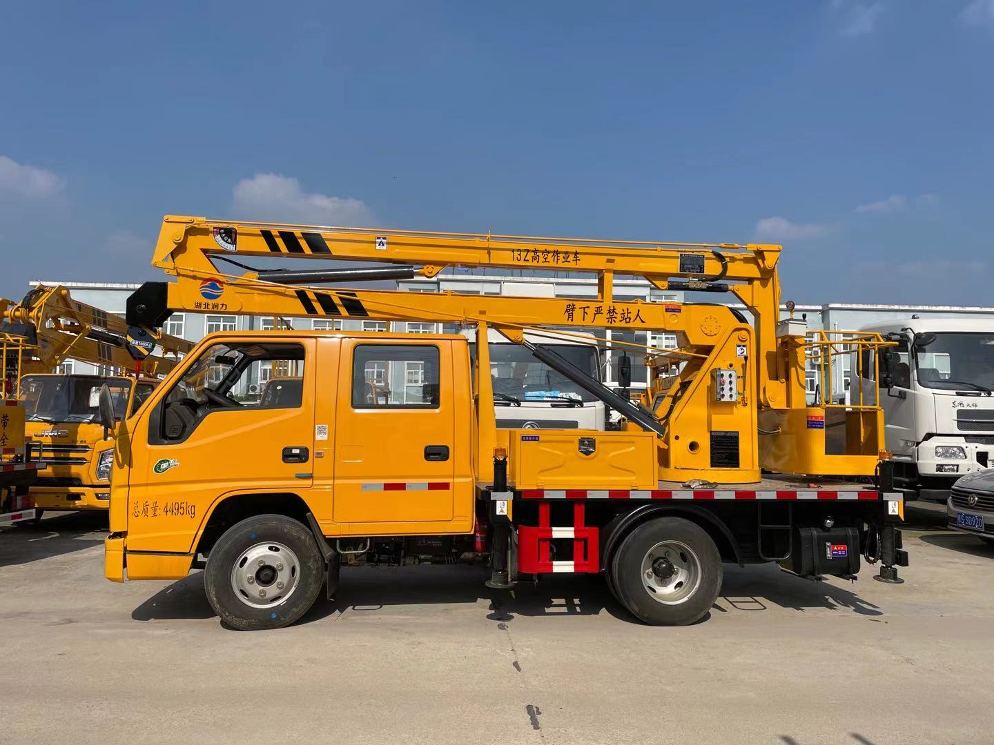 江铃高空作业车国六13米折叠臂登高车免购置税