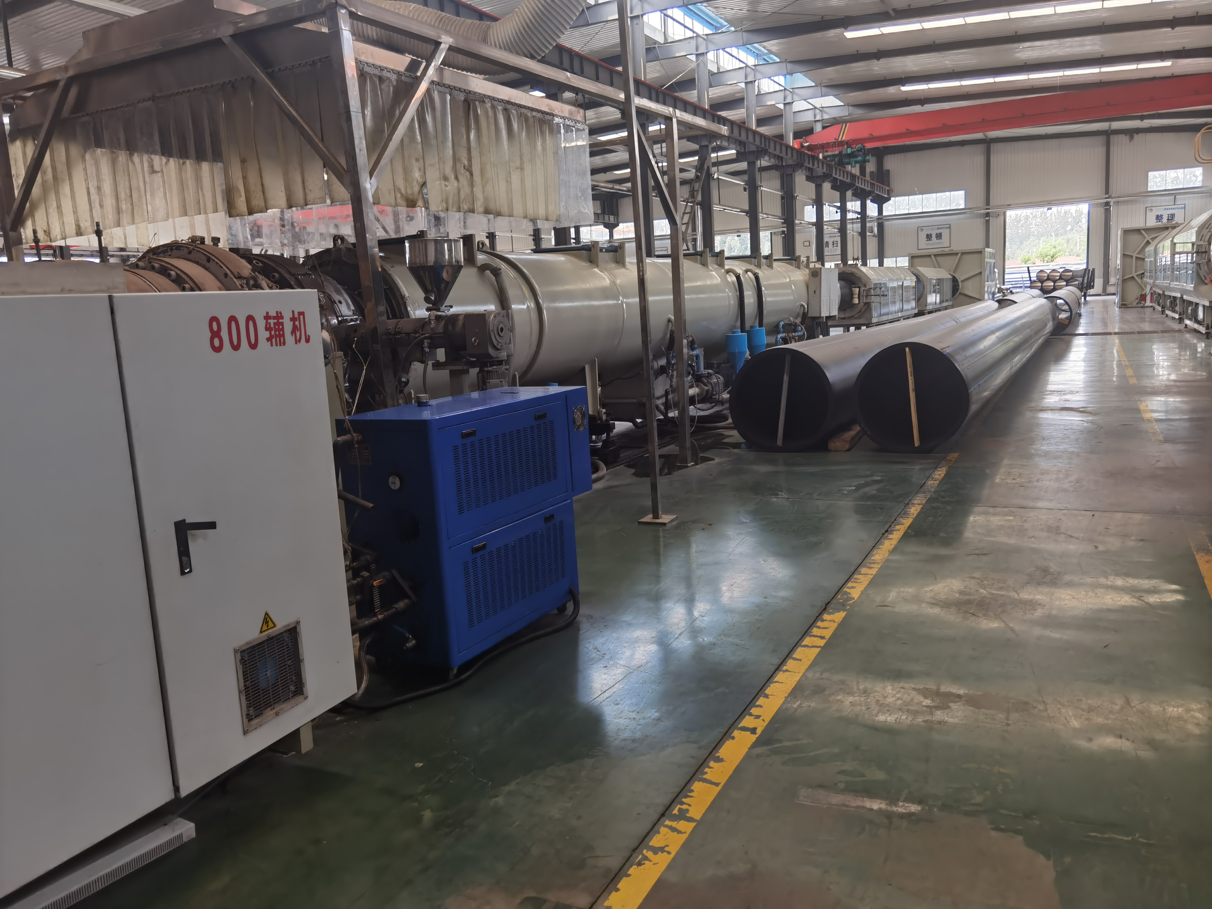 主要产品有:各类塑料管道高速挤出生产线;各类塑料异型材挤出生产线