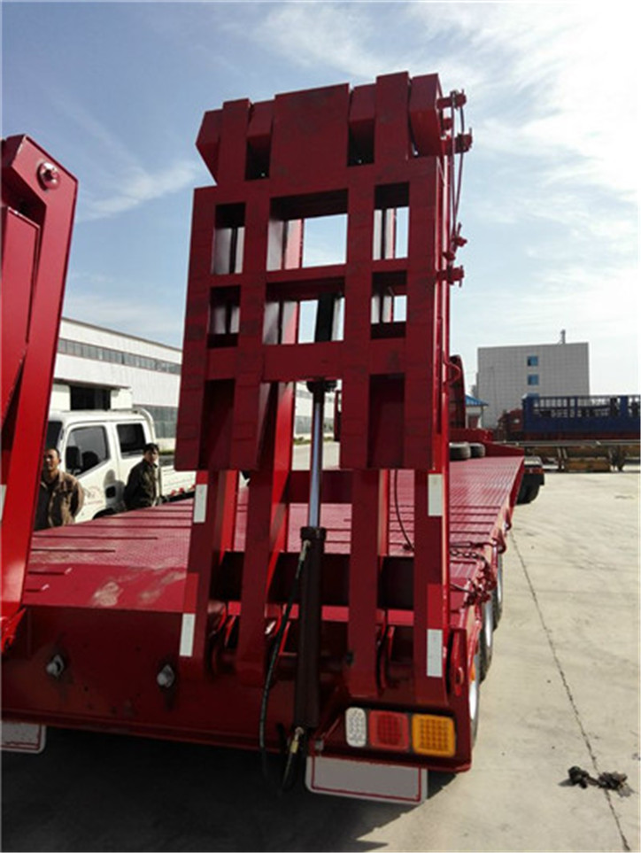 液压爬梯挖机拖板车多线轴重型拖车生产厂家