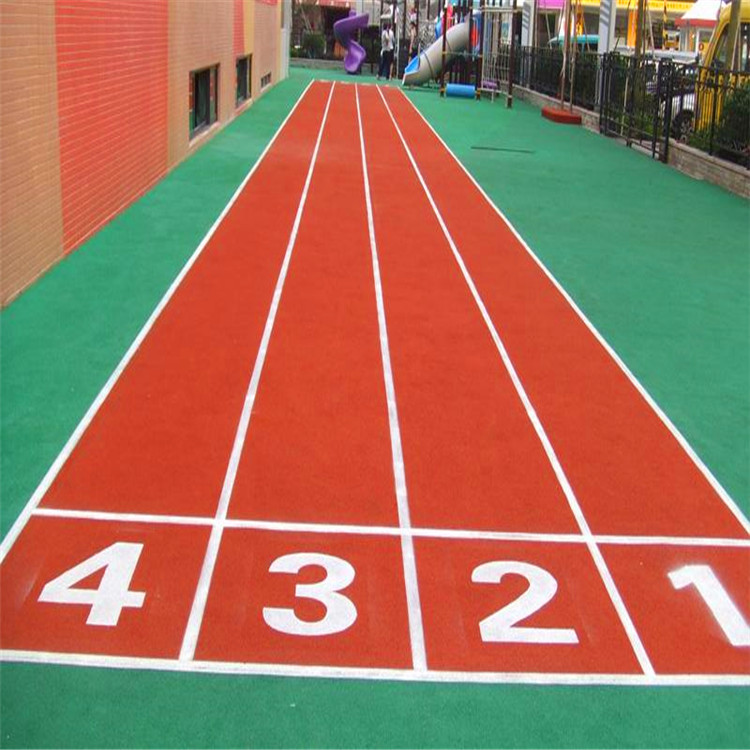 跑道特点色彩:专用聚氨酯颗粒,表面颜色柔和,颗粒状表层,防止耀眼刺眼