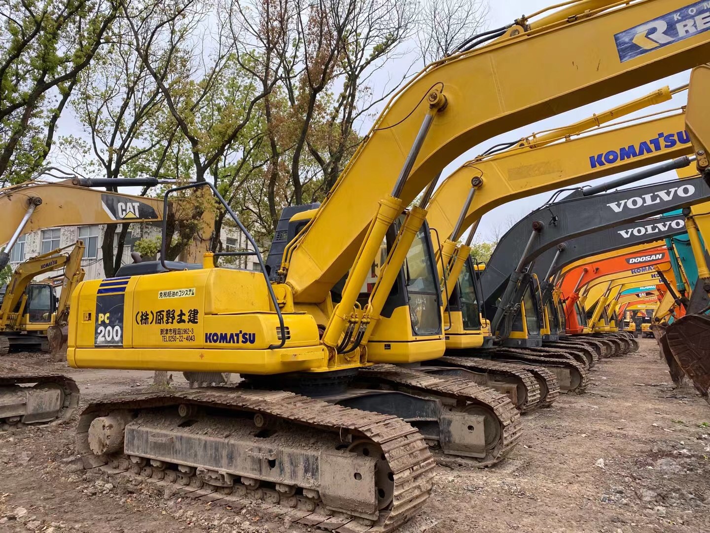 小松200二手挖掘机原装原版纯土方车