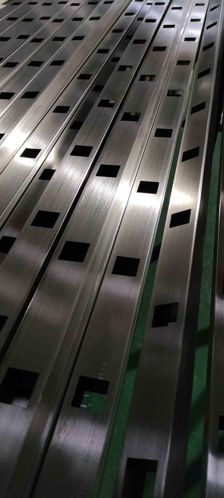 304201不锈钢圆管方矩管激光切割打孔开槽镂空共边等定制加工