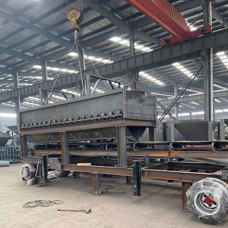 新型移动式土石分离机15米滚轴筛分机价格泥石筛分机设备