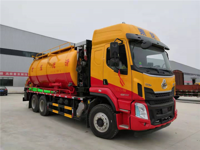 柳汽乘龙后八轮工地抽泥浆车价格
