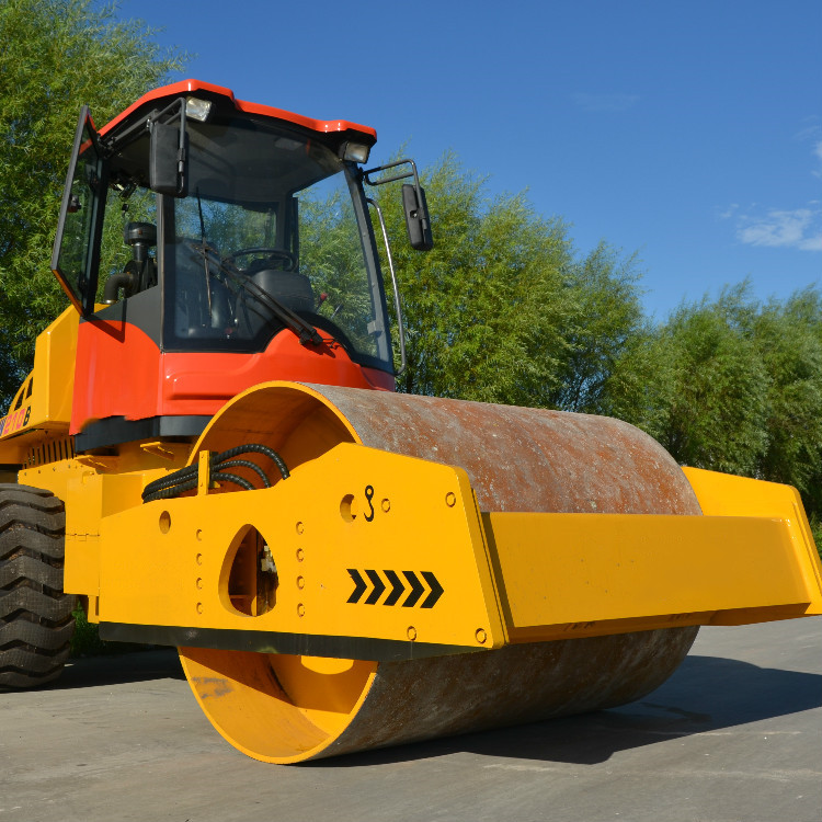 山东出售座驾式振动压路机工程胶轮压路机座驾胶轮压路机