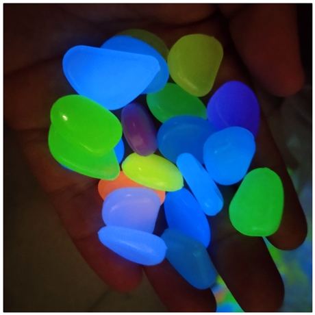 海滨荧光石人行道路用夜光石黄绿色夜光石造景夜光石子