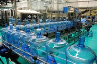 承接各种 大桶水小瓶水生产线设备 自动化纯净水加工机器 水厂制水机
